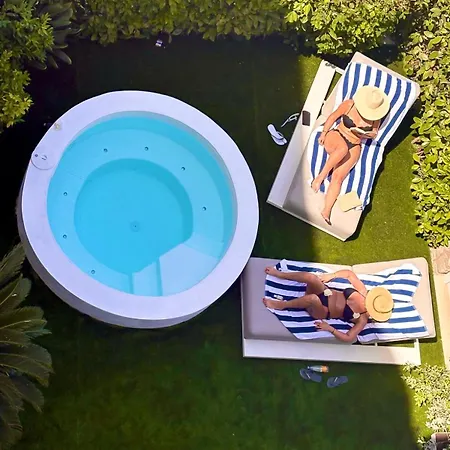 Al & Private Pool Bed & Breakfast